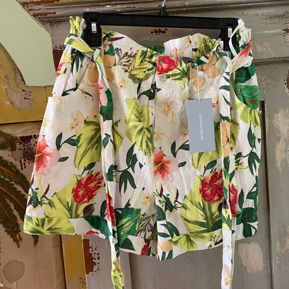 Women shorts /Antonio melani